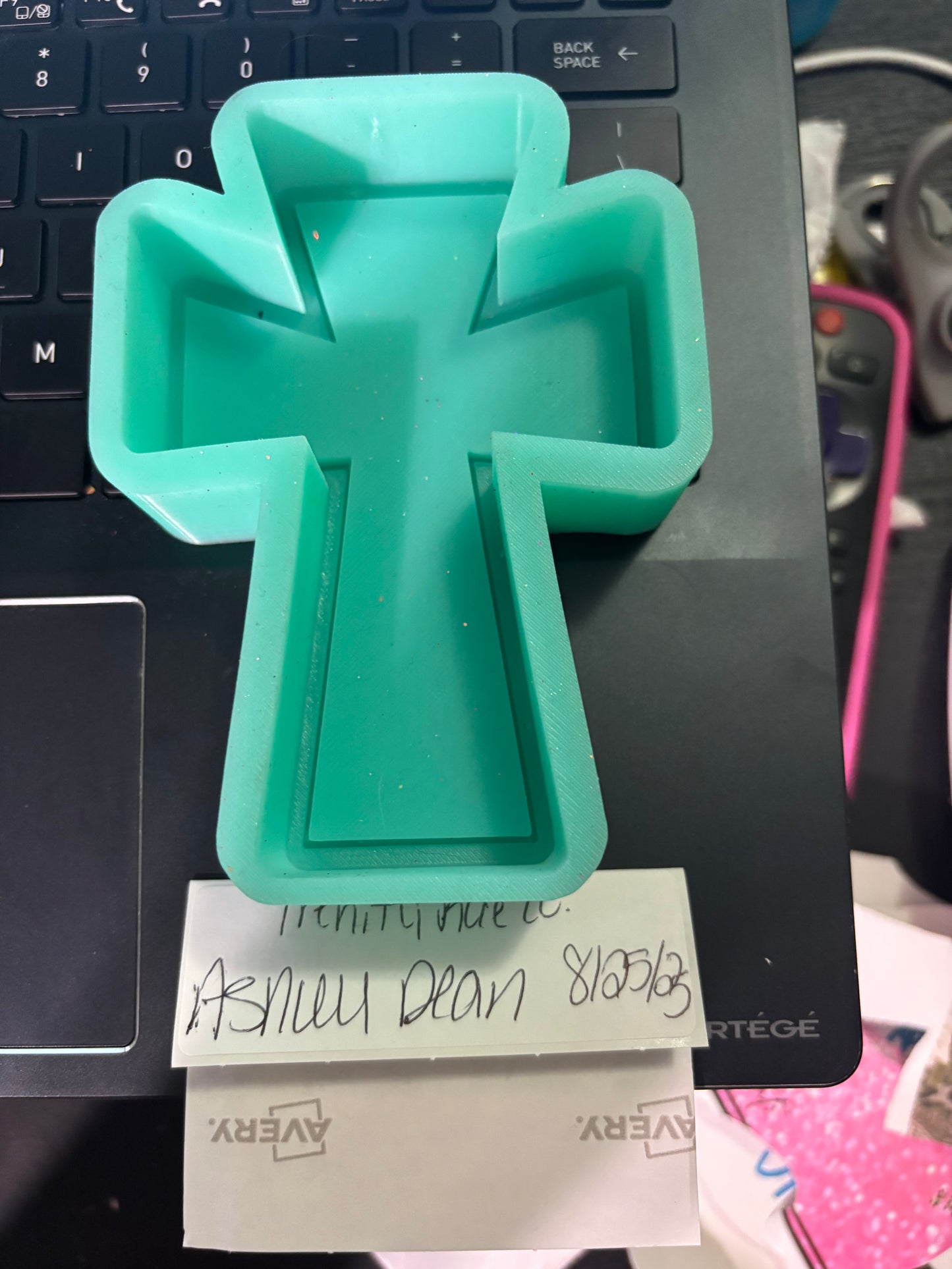 Shaker cross